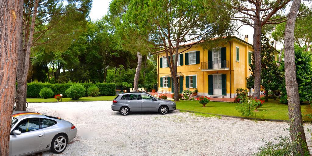 Hotel Villa Fiorisella Marina di Massa Extérieur photo
