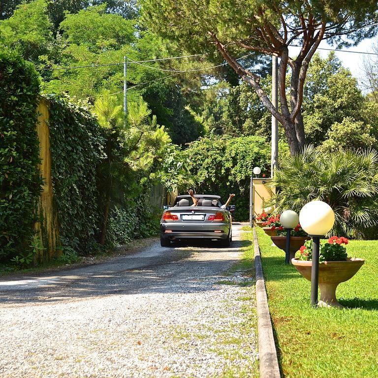 Hotel Villa Fiorisella Marina di Massa Extérieur photo
