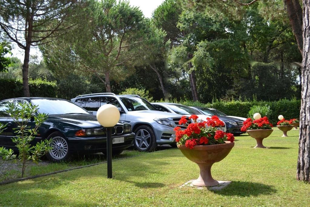 Hotel Villa Fiorisella Marina di Massa Extérieur photo
