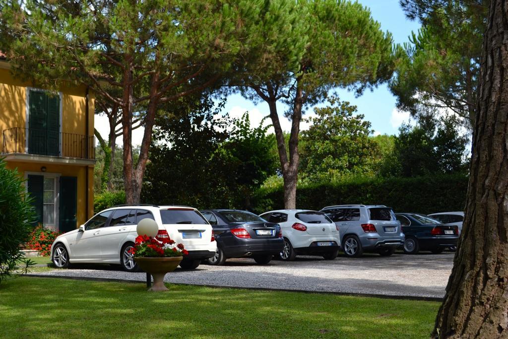 Hotel Villa Fiorisella Marina di Massa Extérieur photo