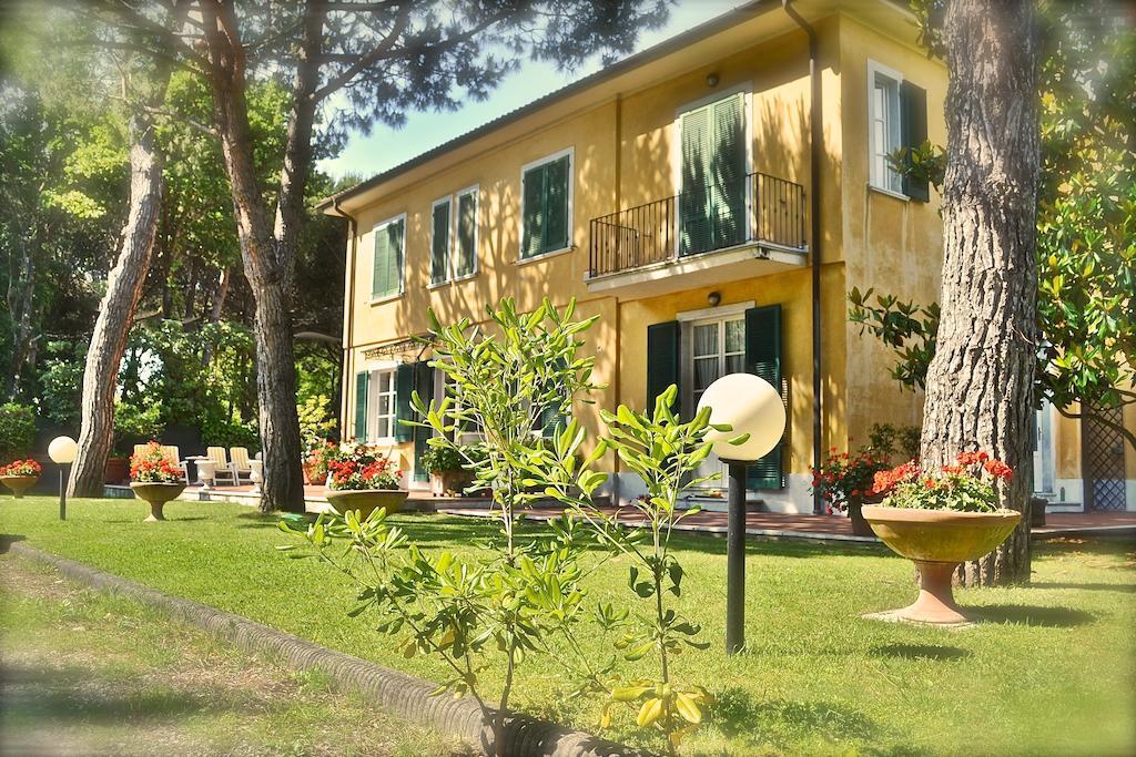 Hotel Villa Fiorisella Marina di Massa Extérieur photo