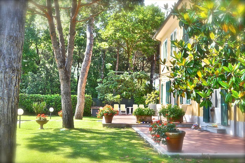 Hotel Villa Fiorisella Marina di Massa Extérieur photo