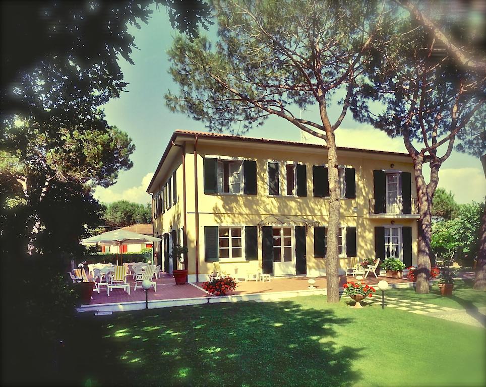Hotel Villa Fiorisella Marina di Massa Extérieur photo