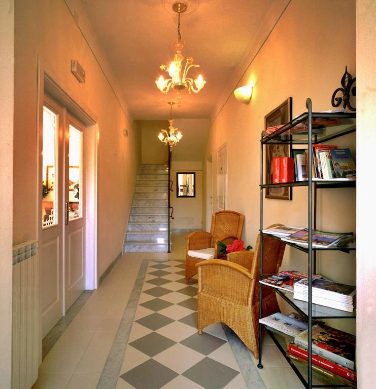 Hotel Villa Fiorisella Marina di Massa Extérieur photo