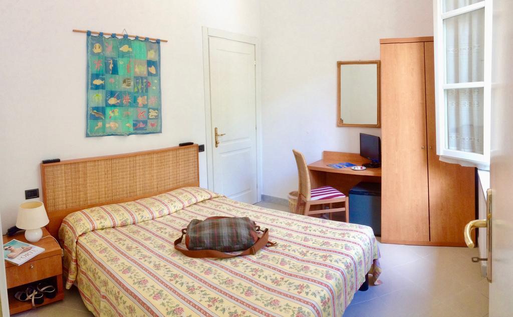 Hotel Villa Fiorisella Marina di Massa Extérieur photo
