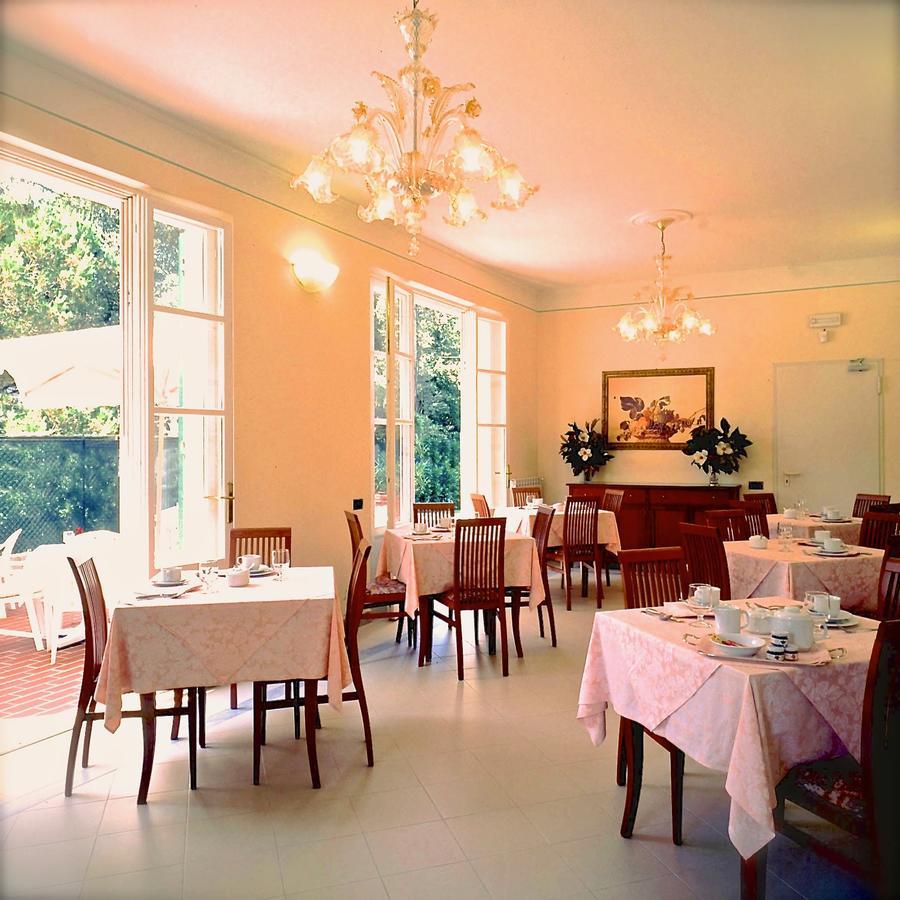 Hotel Villa Fiorisella Marina di Massa Extérieur photo