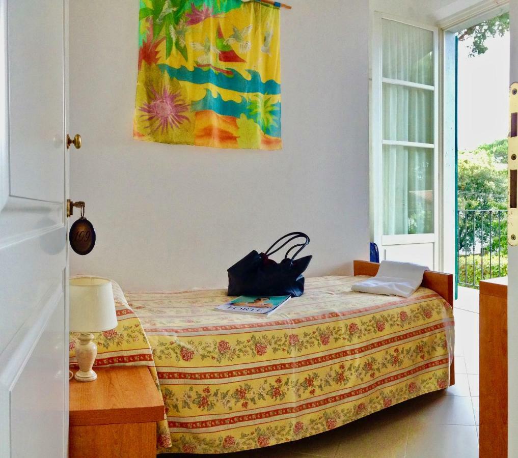 Hotel Villa Fiorisella Marina di Massa Extérieur photo